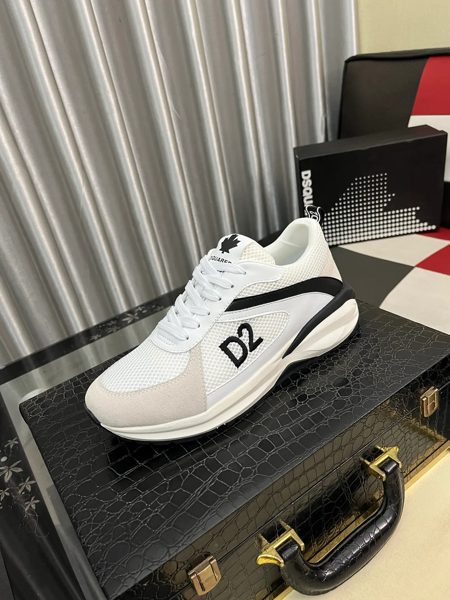 Men's shoes 💰480⌚️⌚️DG's latest popular casual shoes 🔥🔥, the tongue has the brand's iconic details, and the combination of silk cowhide and cow suede enhances the style. Fashionable and versatile, it can complement any look. Create an exquisite design with unique dynamic vitality and modern atmosphere, showing modern elegance. Size: 36-464️⃣colors available